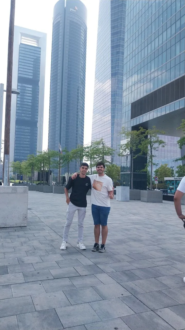 {j-en-la-ciudad-de-e-12}